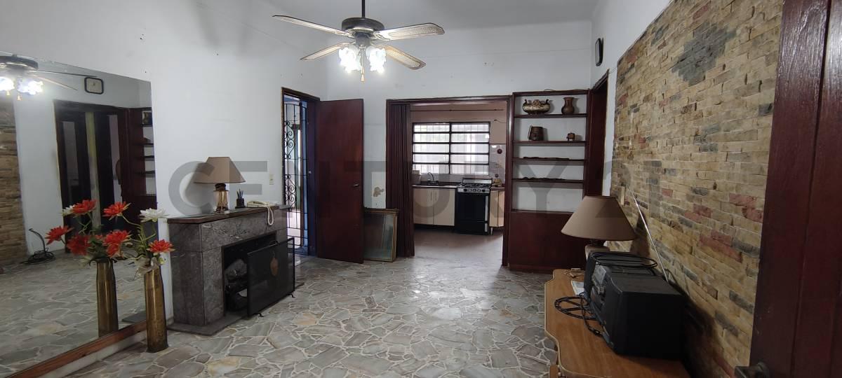 VENTA CASA MULTIFAMILIAR DE 3 AMBIENTES CON PATIO Y COCHERA, EN HAEDO — foto 1