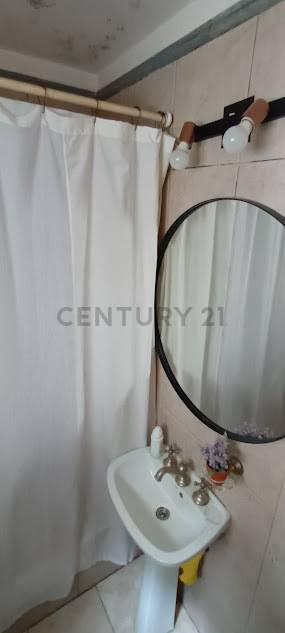 Impecable departamento luminoso de 2 amb al frente con balcón aterrazado, cerramiento y vestidor en — foto 1