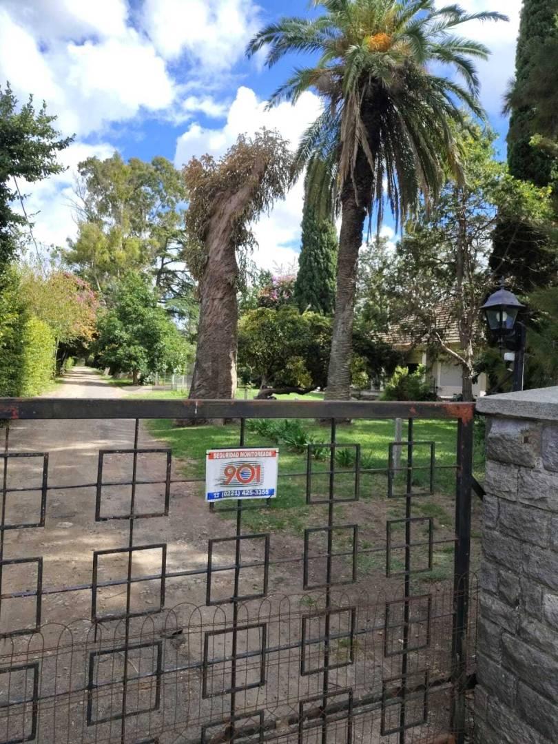 Lote en venta en Gonnet — foto 1