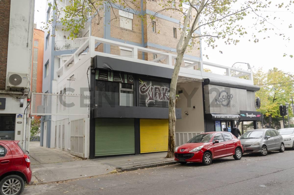 Local comercial con oficinas a la venta en 56 y 7 — foto 1