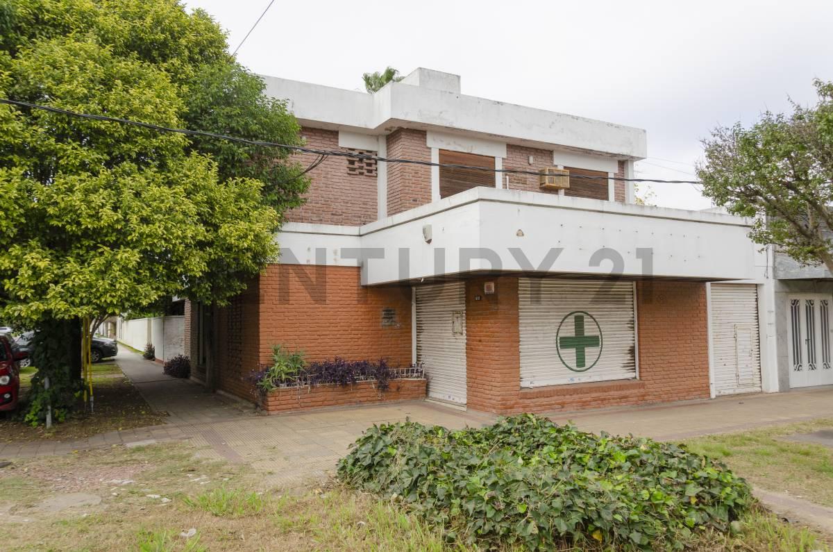 Casa con local en venta en Los Hornos — foto 1