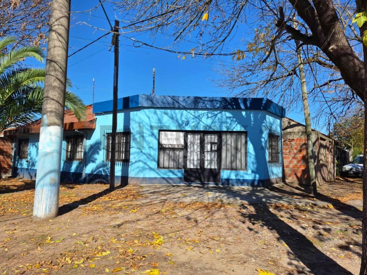 CASA CON EXCELENTE POTENCIAL COMERCIAL! EN VENTA SOBRE LOTE PROPIO EN CALLE 150 ESQUINA 68 LOS HORNO — foto 1