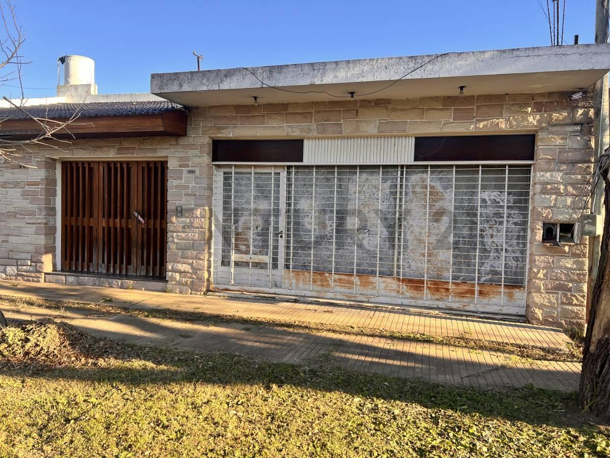 VENTA DE CASA CON LOCAL EN SAN CARLOS, LA PLATA — foto 1