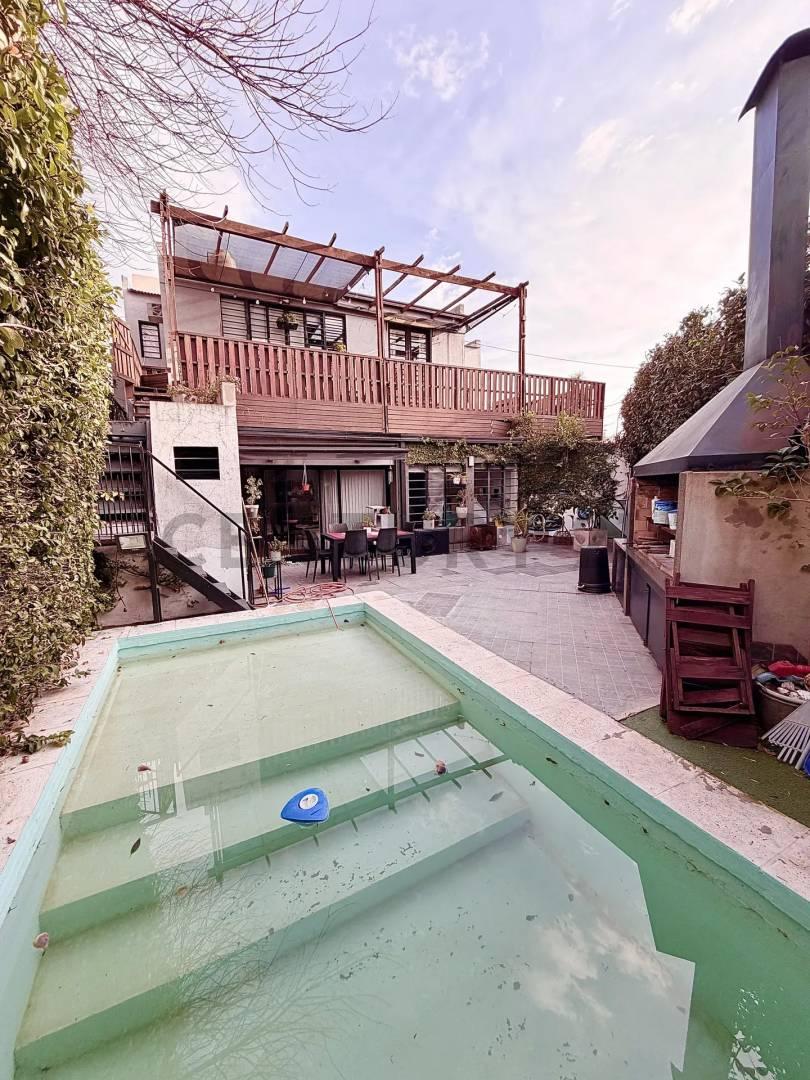 Casa de 2 plantas en casco urbano de La Plata — foto 1
