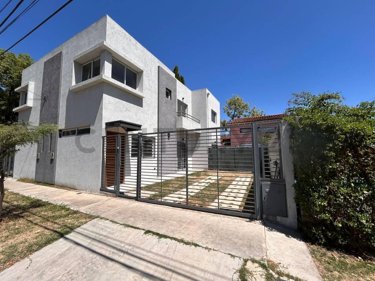 VENTA PH EN CASTELAR SUR 3 AMBIENTES A ESTRENAR C/PATIO Y ESPACIO GUARDACOCHE — foto 1