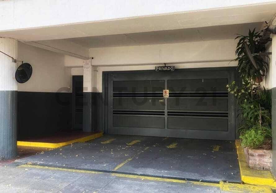 Venta de cochera cubierta y fija en Almagro. — foto 1