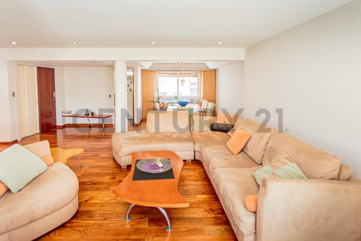 Hermoso Duplex, 4 dormitorios, escritorio, luminoso, 2 cocheras, al frente, oportunidad!! — foto 1