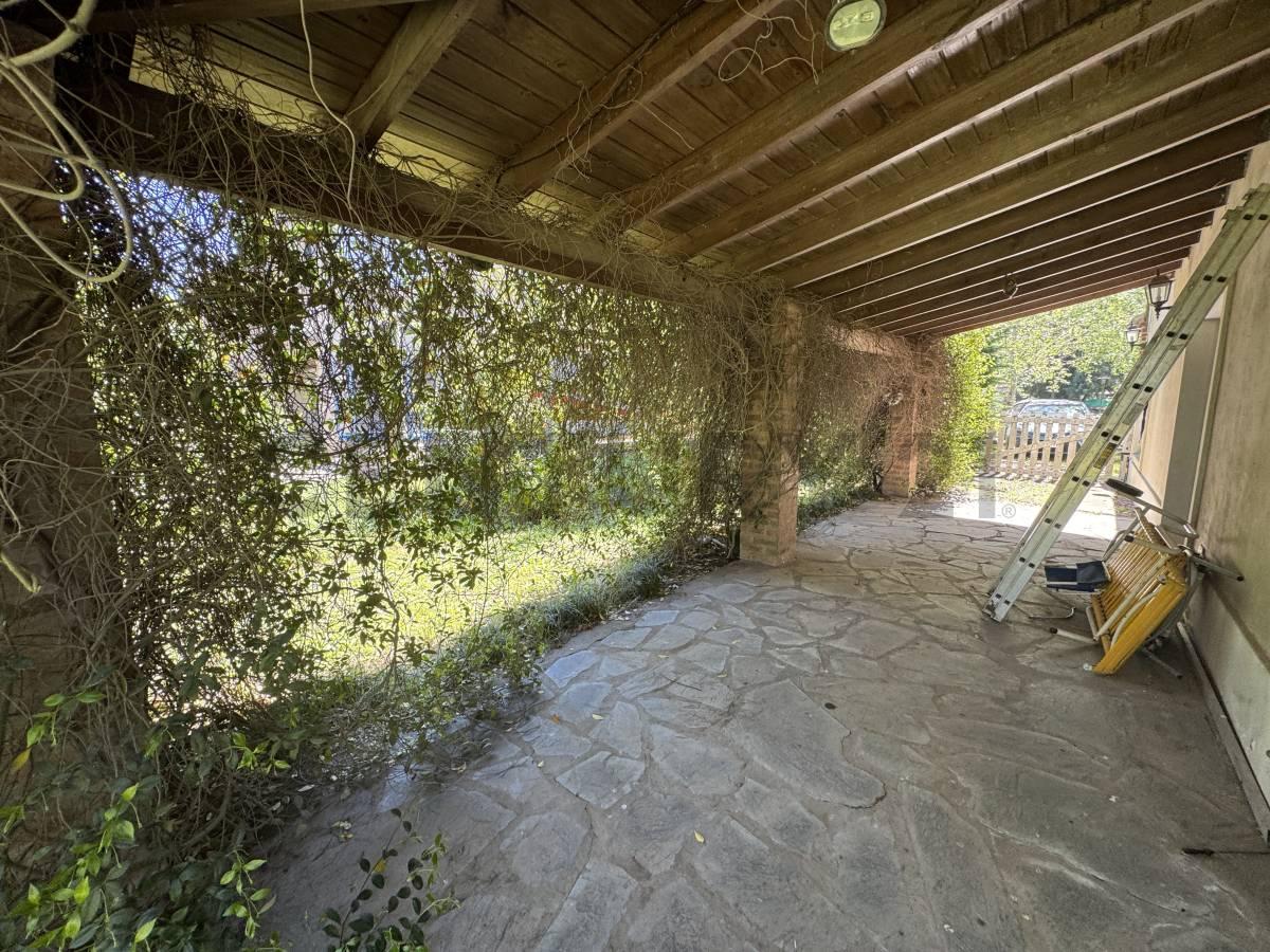 CASA EN VENTA 4 AMB JARDIN Y PARRILLA AP CREDITO Tristán Suarez Barrio Privado Las Fuentes — foto 1