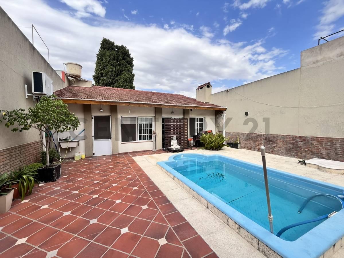 Vendo Casa Lote Propio 3 Amb con Pileta y Garage P/ 4 autos — foto 1