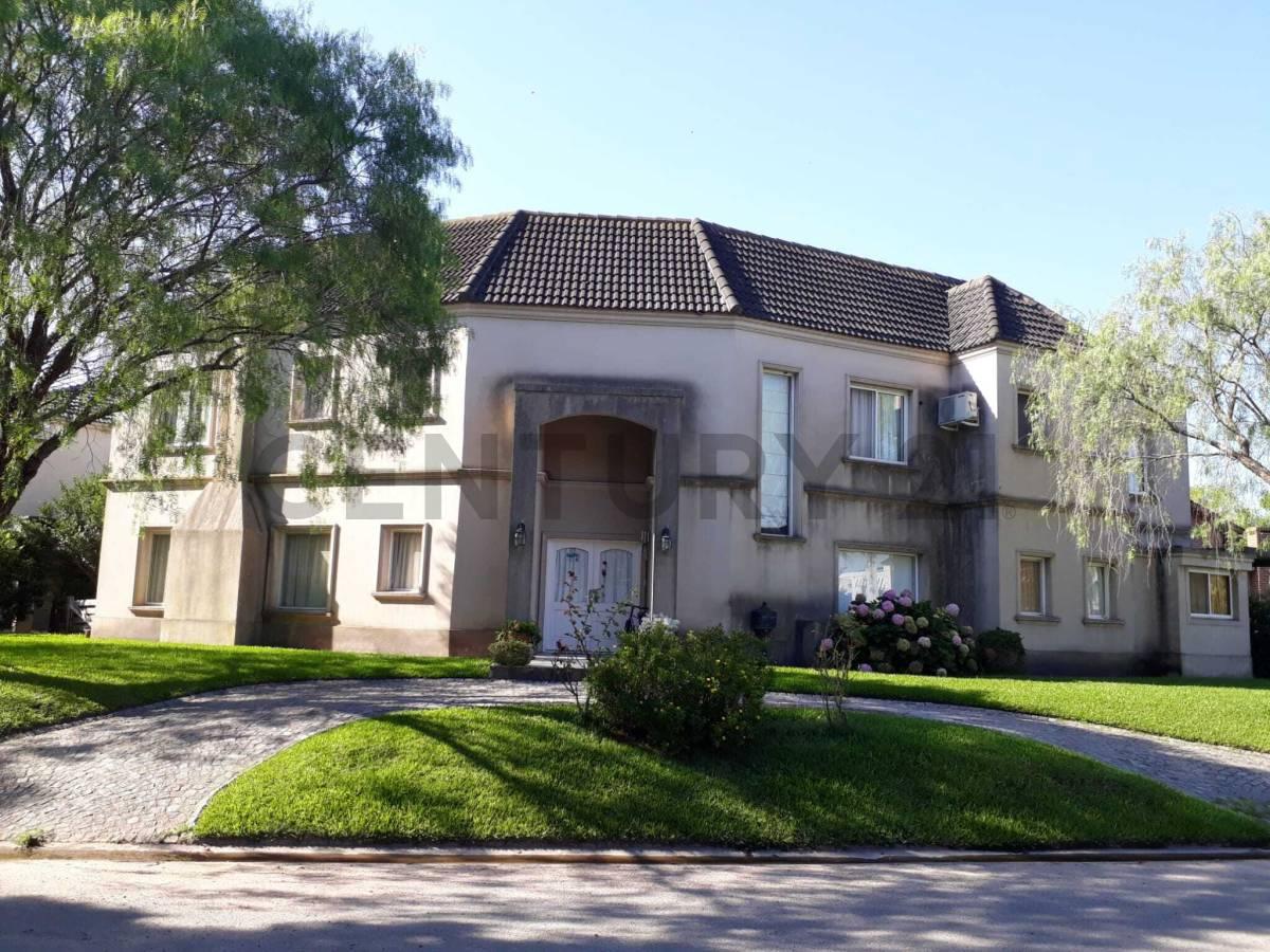 Casa 5 ambientes 250 superficie lote 600 metros, con pileta y parquización Barrio Septiembre — foto 1
