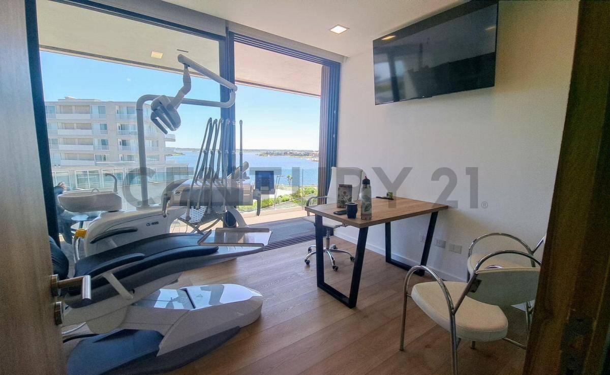 VENTA DEPARTAMENTO 2 AMBIENTES EN PUERTOS TRANSFORMADO EN CONSULTORIO MEDICO APTO PROFESIONAL CON BA — foto 1