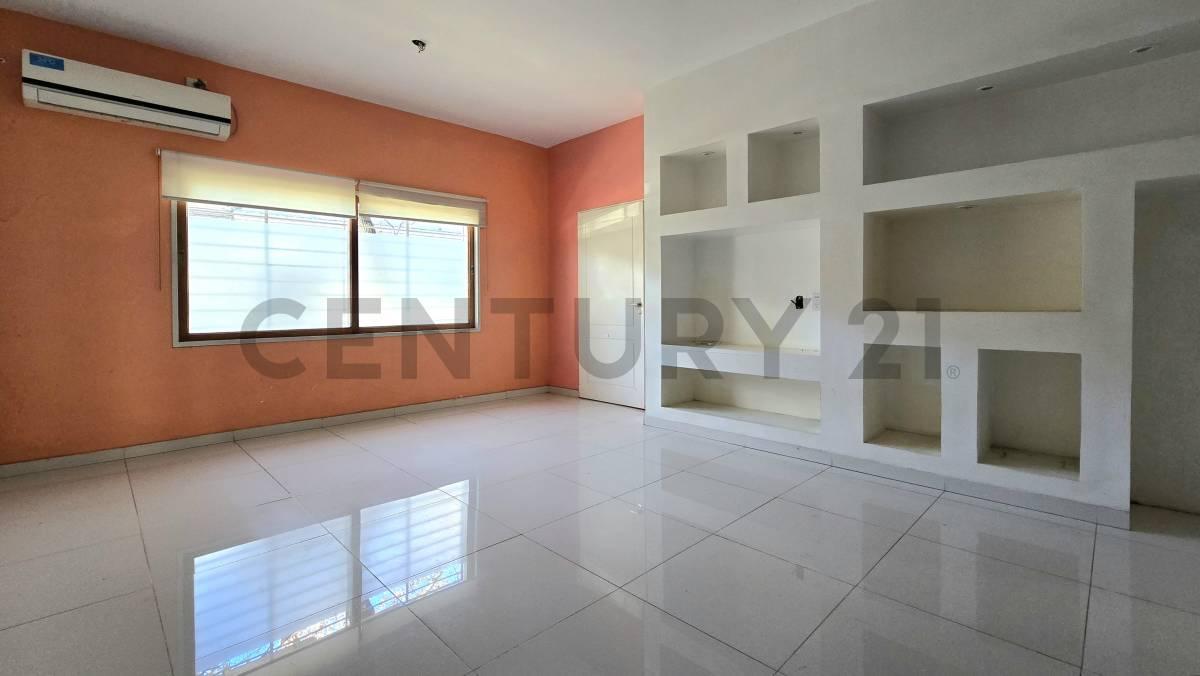 VENTA CASA 4 AMBIENTES CON GARAGE, PATIO Y QUINCHO. SE ACEPTA PERMUTA monoambiente zona parque c — foto 1