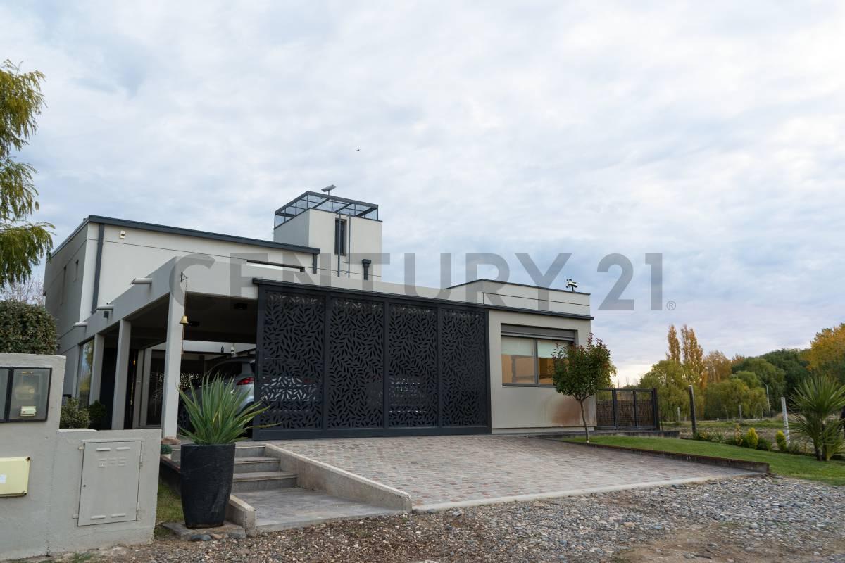 Casa Gerencial frente al Rio B° Rincon del Lago — foto 1