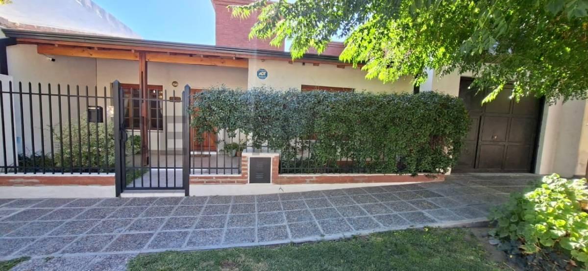 Casa 3 dormitorios con pileta - Apta Credito — foto 1