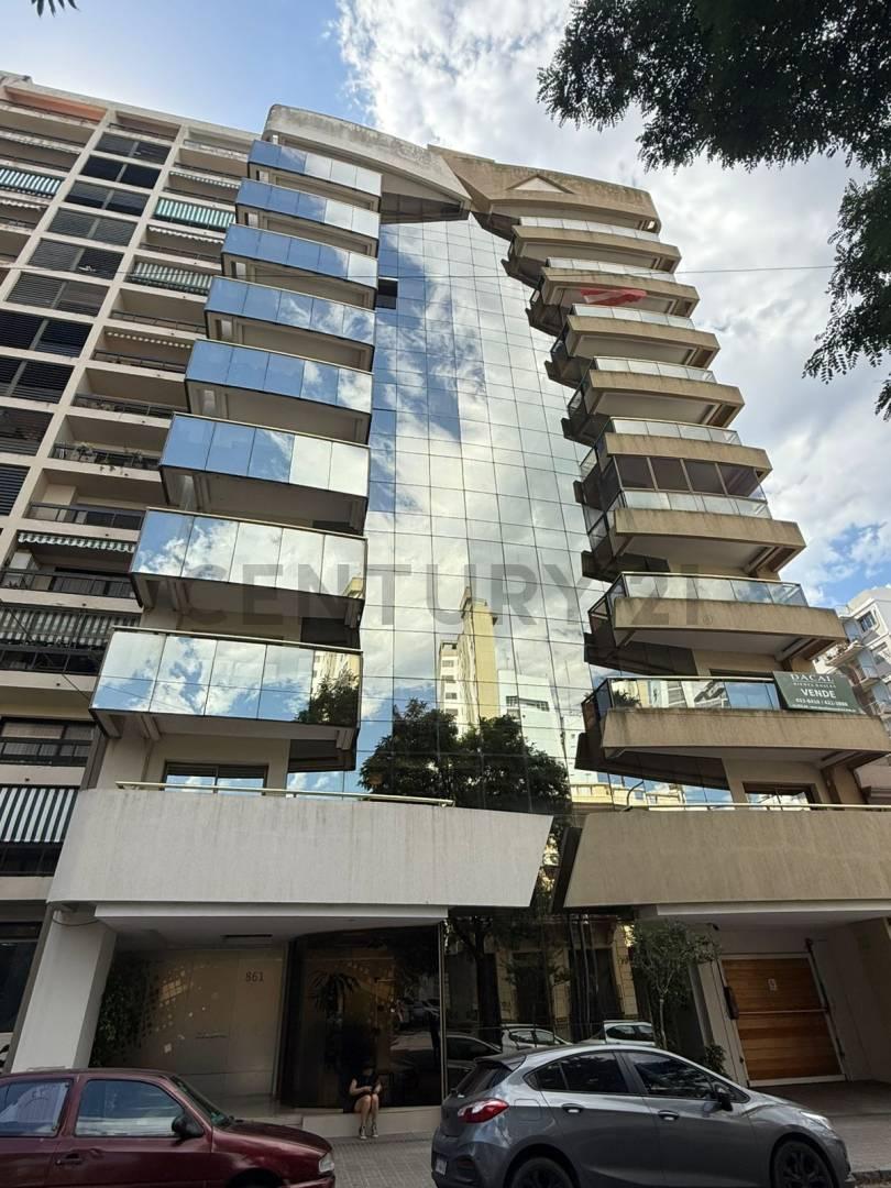 Semipiso en venta Plaza Moreno dos dormitorios con cochera — foto 1