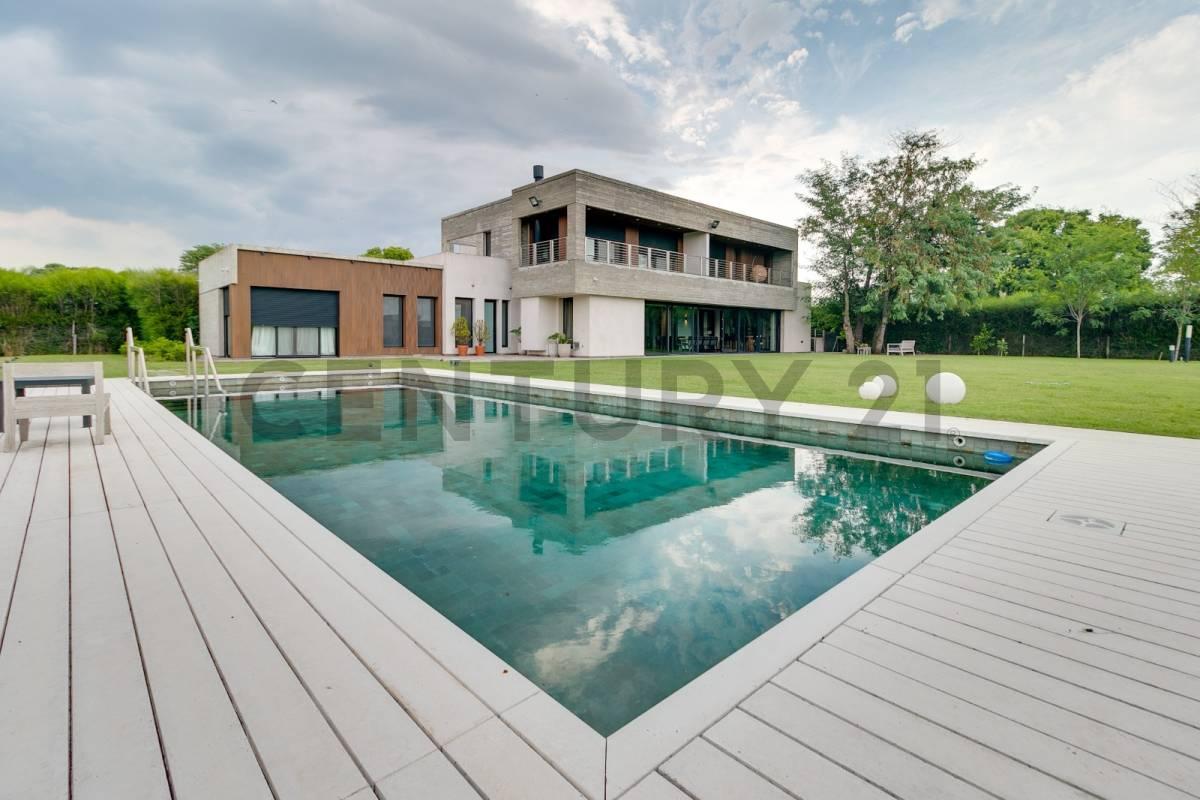 Casa de categoría en venta en Greenville Polo & Resort – 7 ambientes sobre triple lote con pileta — foto 1