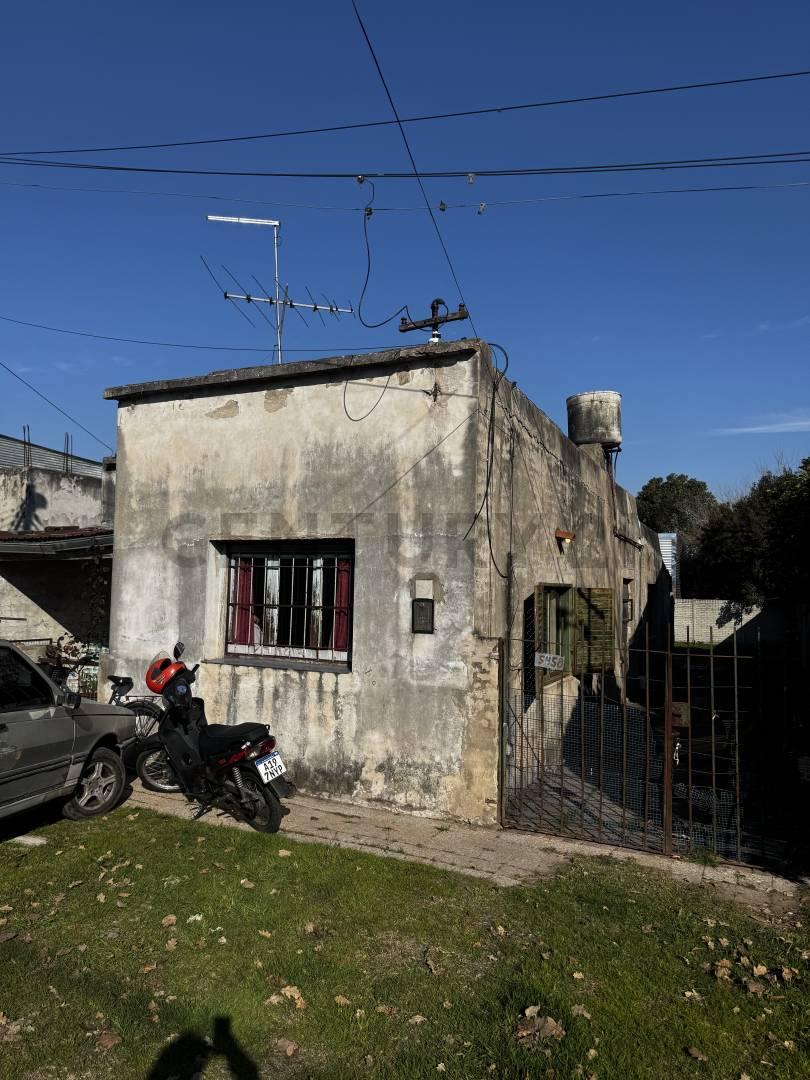 LOTE CON CASA A DEMOLER | 30 bis entre 476 y 477 | CITY BELL — foto 1