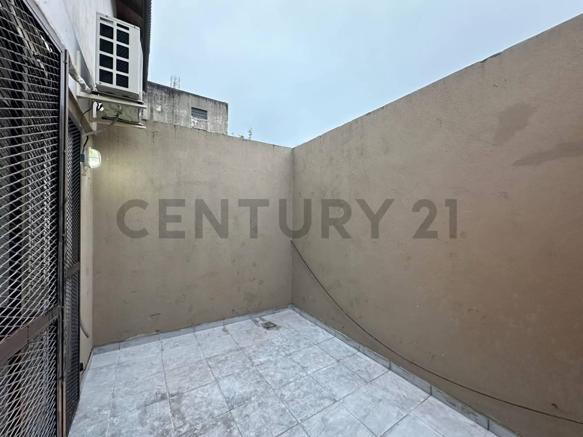 EN VENTA PH 3 ambientes con patio en Monte Chingolo — foto 1