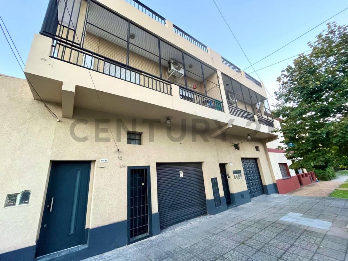 VENTA EN BLOQUE / 2 DEPARTAMENTOS 3 AMB + 2 GALPONES - CASEROS — foto 1