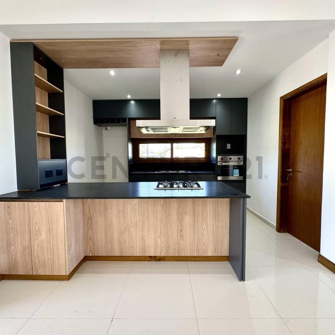 Moderna Casa en San Eliseo Golf | Vista al Golf | Desarrollada en Planta Baja con Terraza Panorámica — foto 1