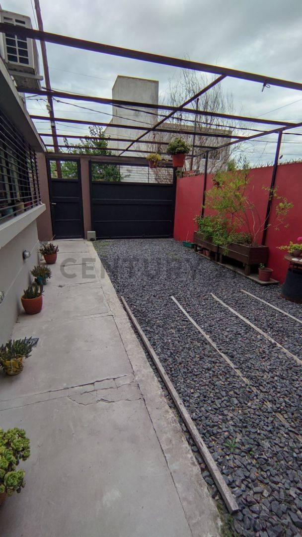 Venta de Casa 4 AMBIENTES en Manuel B Gonnet, La Plata — foto 1