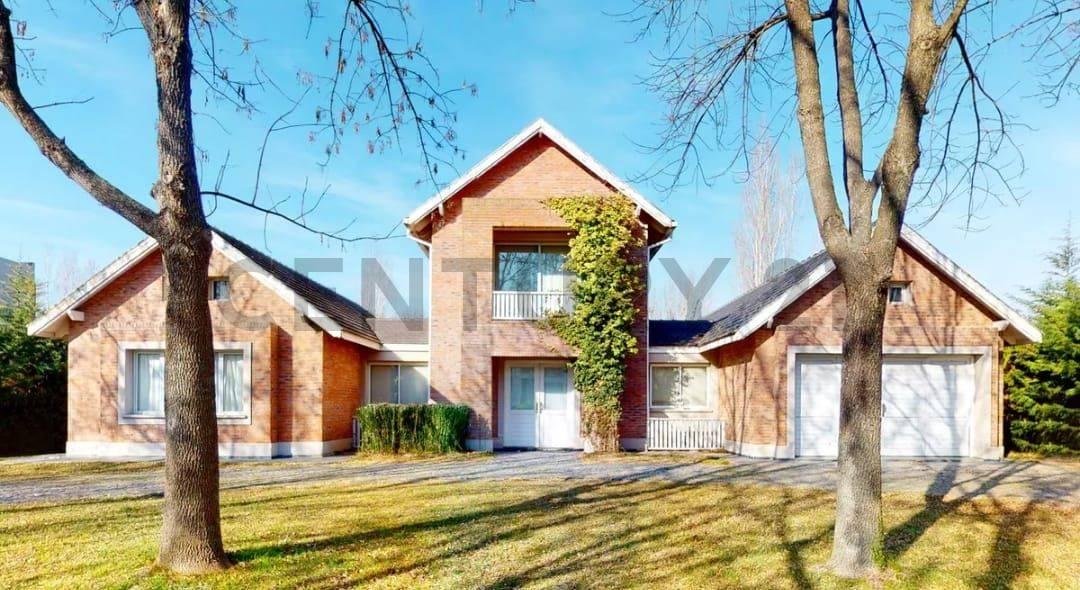 CASA DE CATEGORÍA EN GRAND BELL — foto 1