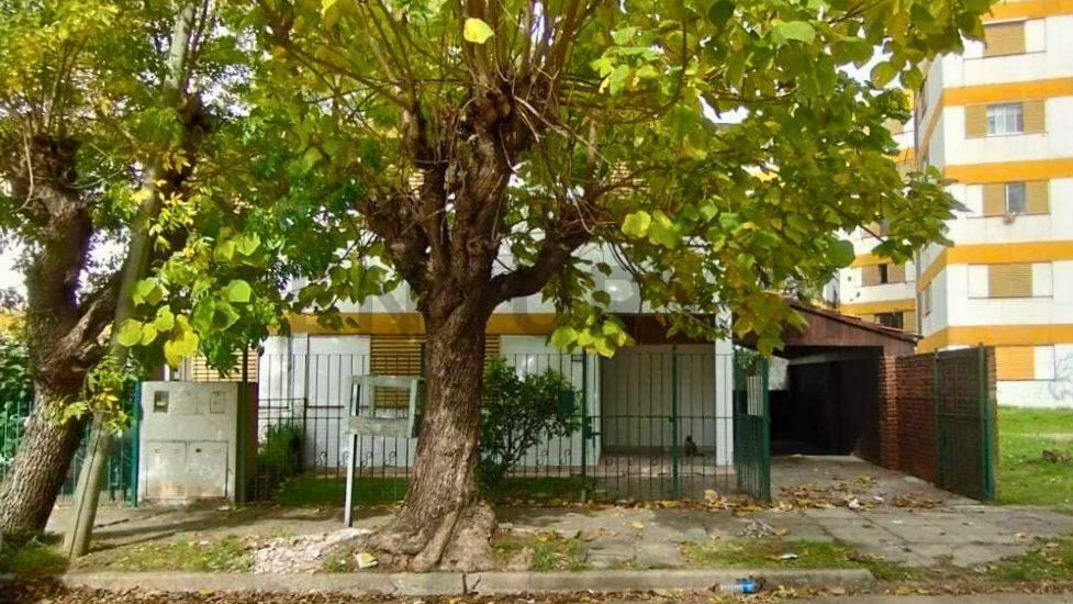 Casa en Venta 4 Dormitorios, Excelente Ubicación en Villa Elisa — foto 1