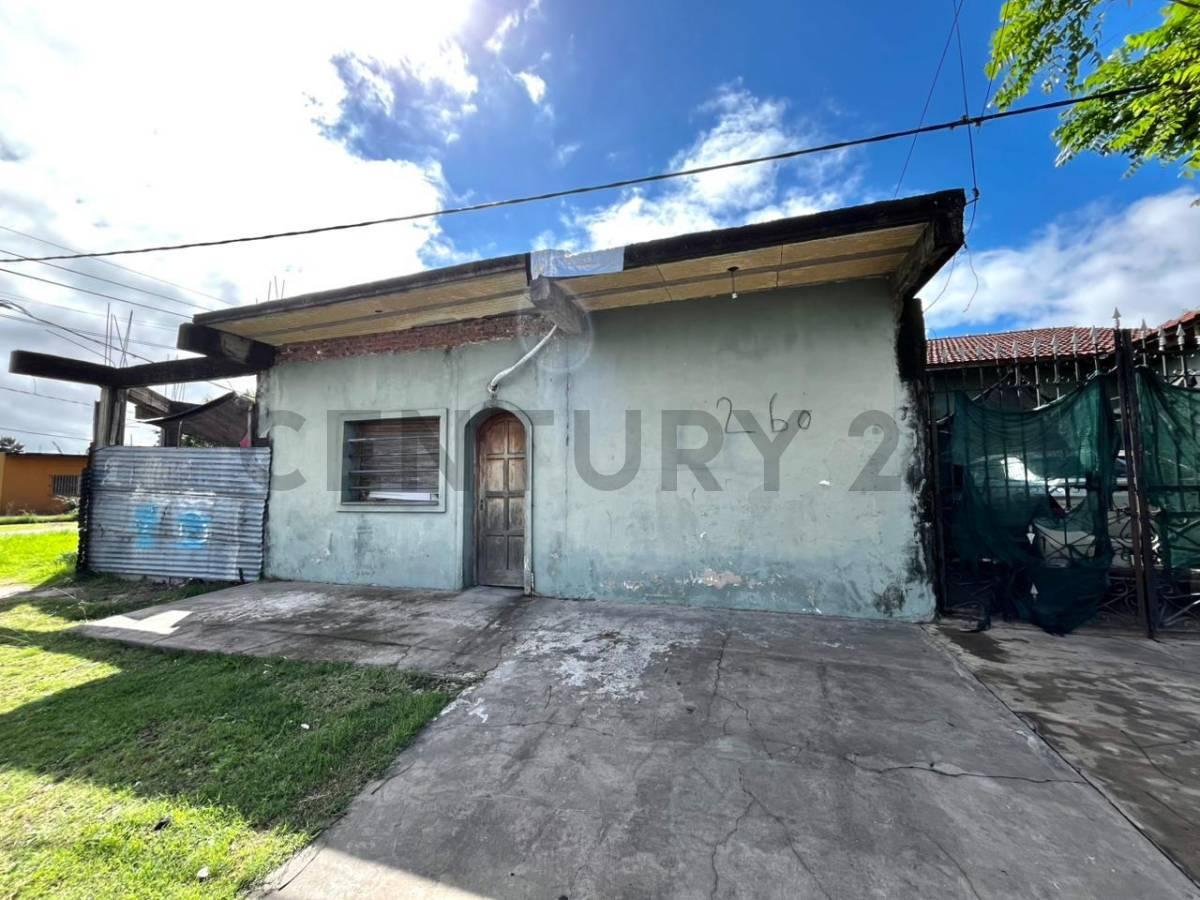 Casa en venta sobre esquina – Gran potencial de reciclaje – La Plata — foto 1