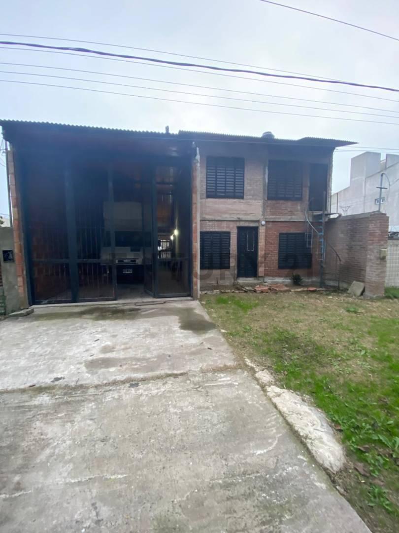 CASA DESARROLLADA EN DOS PLANTAS — foto 1
