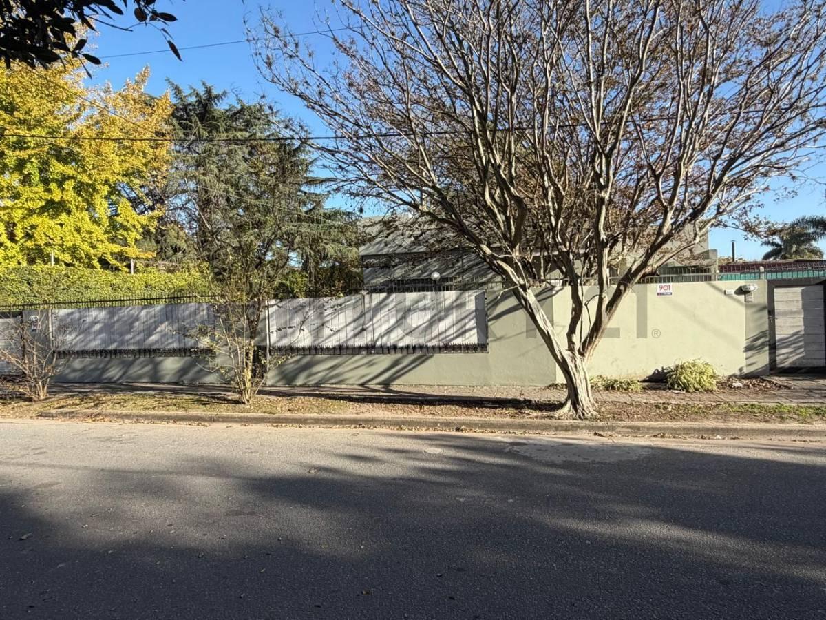 VENTA DE CASA EN VILLA CASTELLS sobre 2 lotes de 10 x 50 cada uno — foto 1