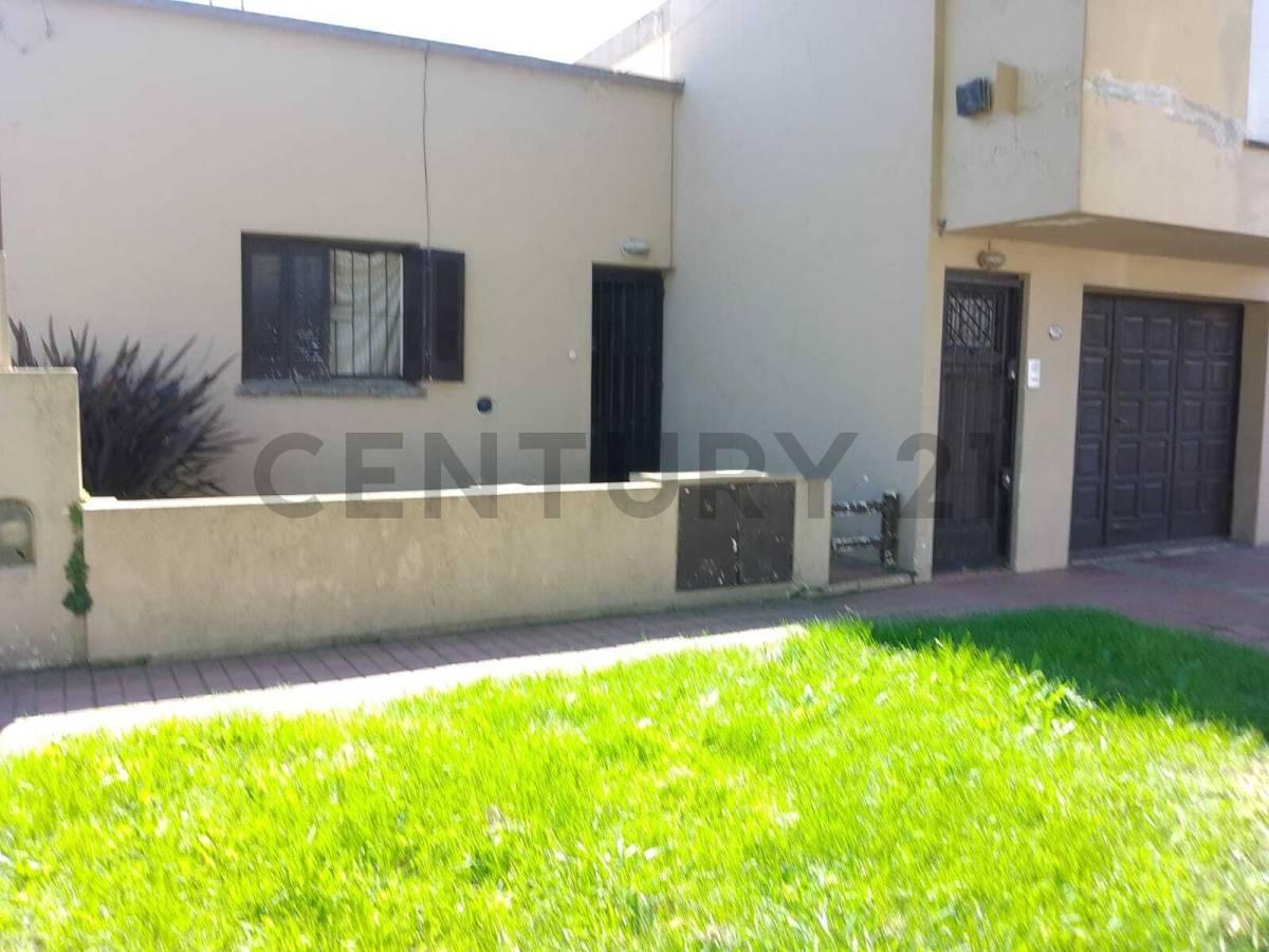 Casa de 2 ambientes mas Departamento 2 ambientes barrio Las Avenidas ID 67920 — foto 1