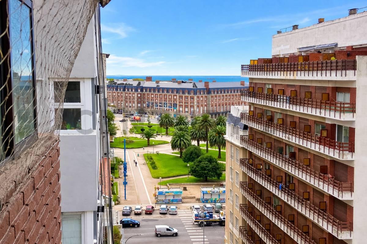 Departamento 2 ambientes con balcón aterrazado, cochera y baulera | Vista al mar y Casino | Plaza Co — foto 1
