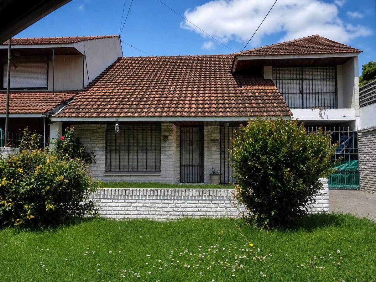 Venta de casa en Barrio Bosque Alegre — foto 1