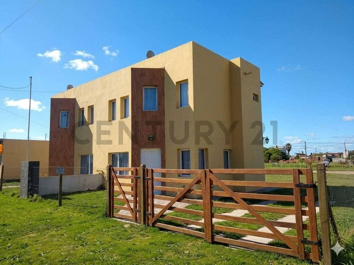 Excelente Duplex a 50 mtrs del mar — foto 1