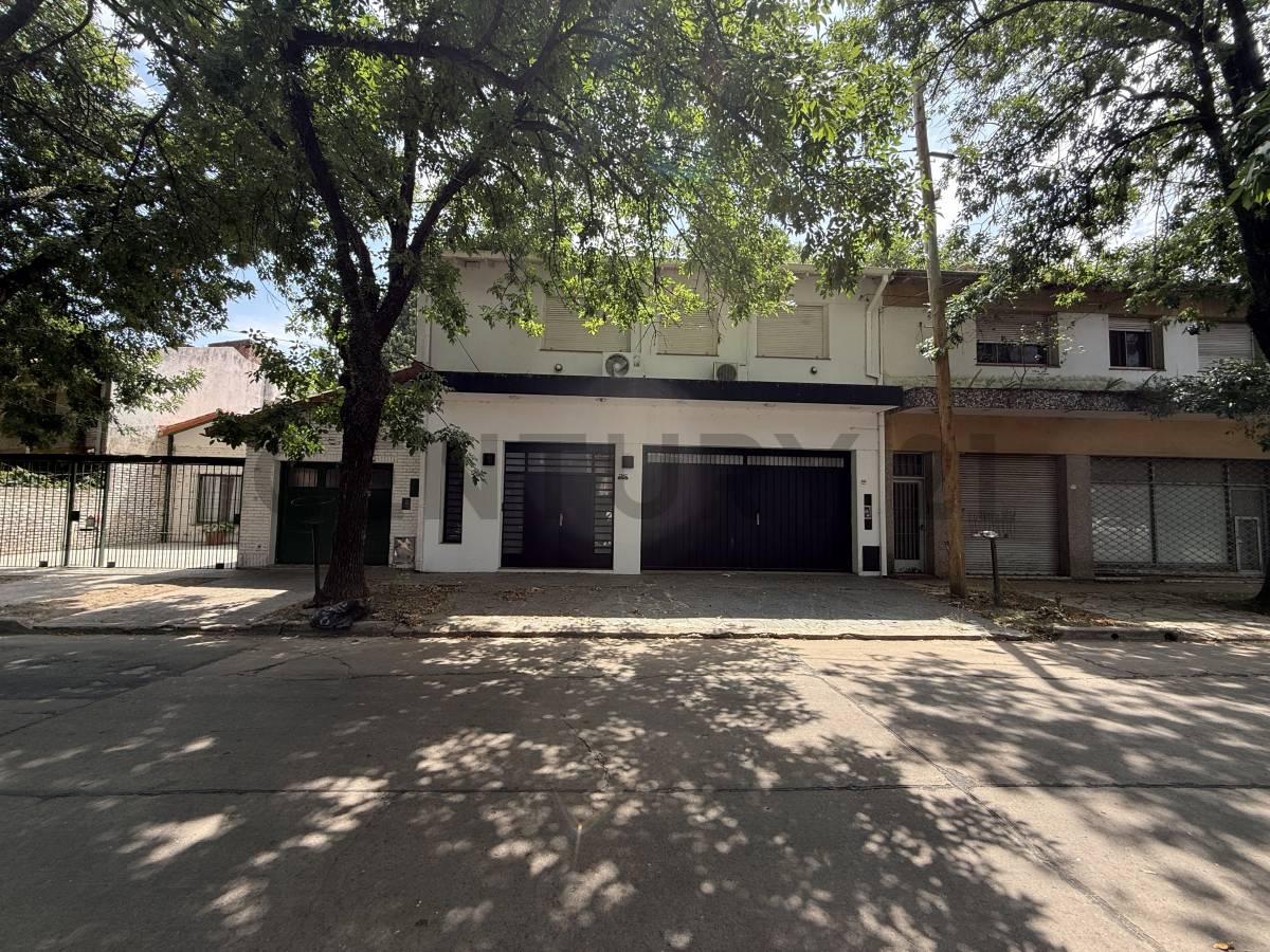 Casa 3 Dorm. con Pileta y Parque de 365 m² en Don Torcuato — foto 1