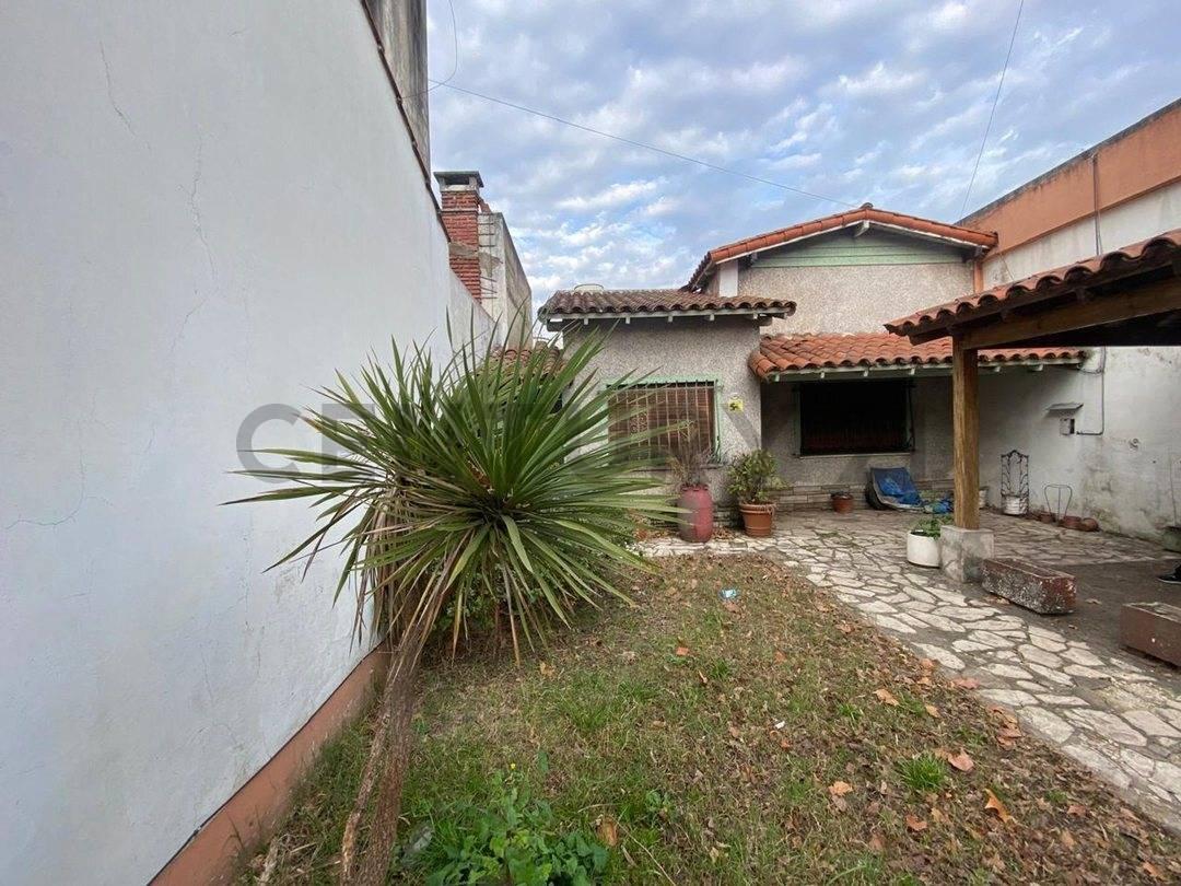 CASA EN VENTA 3 AMBIENTES CON JARDIN EN LANÚS ESTE SOBRE LOTE 416 M2 APTO CRÉDITO — foto 1