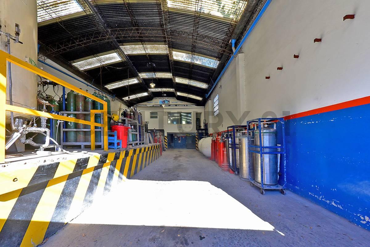 VENTA GALPON CON OFICINAS EN VILLA BALLESTER SAN MARTIN - EXCELENTE ESTADO. — foto 1