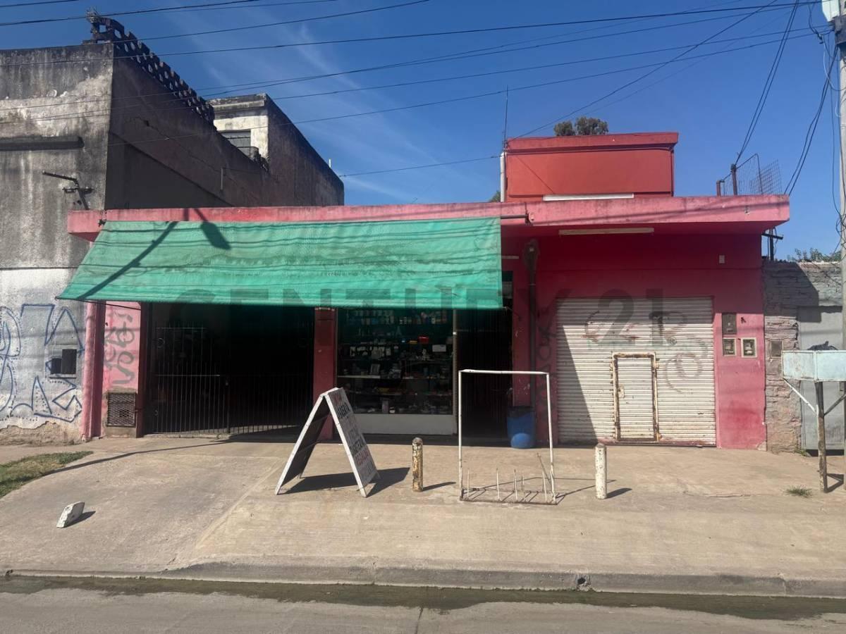 VENTA CASA 3 AMBIENTES CON LOTE PROPIO Y 2 LOCALES GARAGE JARDIN EXCELENTE UBICACION EN BELLA VIST — foto 1