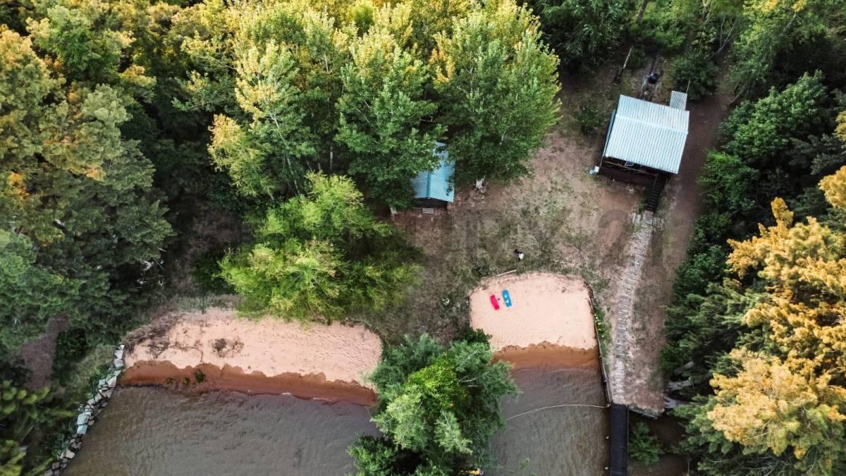 Gran Oportunidad: 16 hectáreas sobre el Río Canal Arias con casita ideal para reciclar. — foto 1