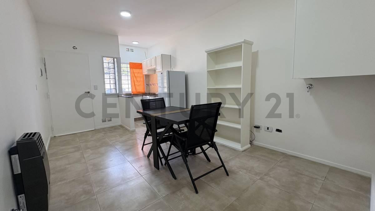 VENTA DEPARTAMENTO 2 AMBIENTES RECICLADO A NUEVO CON COCHERA Y PATIO EN JOSE C PAZ — foto 1