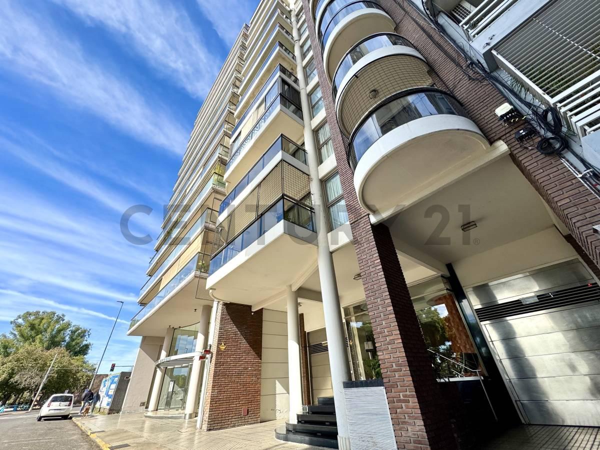 Piso exclusivo con vista plena al río – 3 dormitorios, 2 cocheras, quincho y más — foto 1