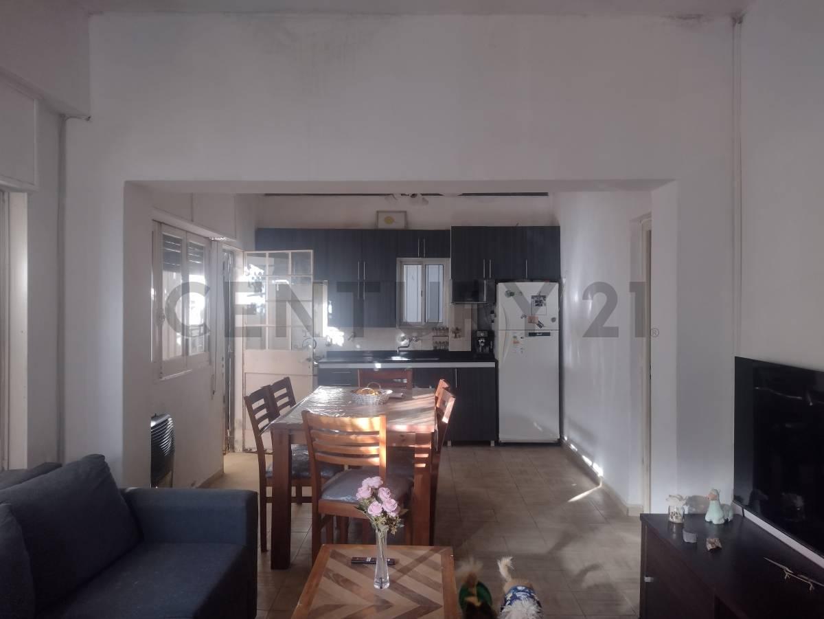 Venta casa de pasillo en Alberdi — foto 1