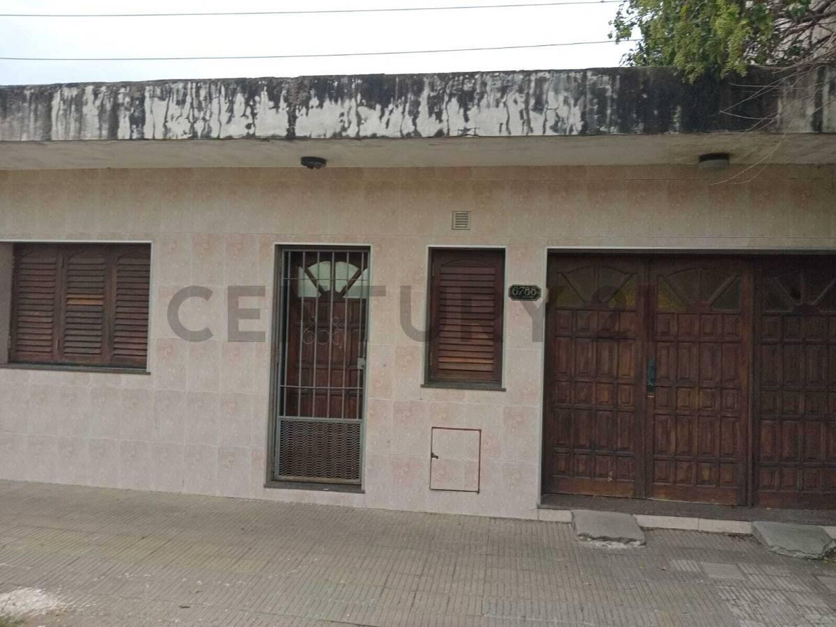 VENTA CASA A RECICLAR BARRIO BELGRANO 2 UNIDADES CON 2 DORMITORIOS CADA UNA — foto 1