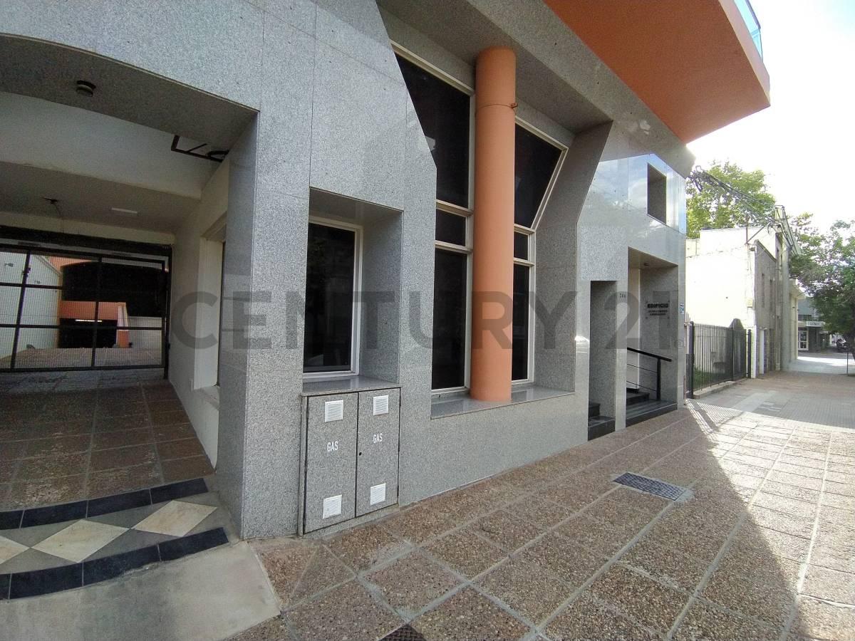 SE VENDE COCHERA CÉNTRICA — foto 1