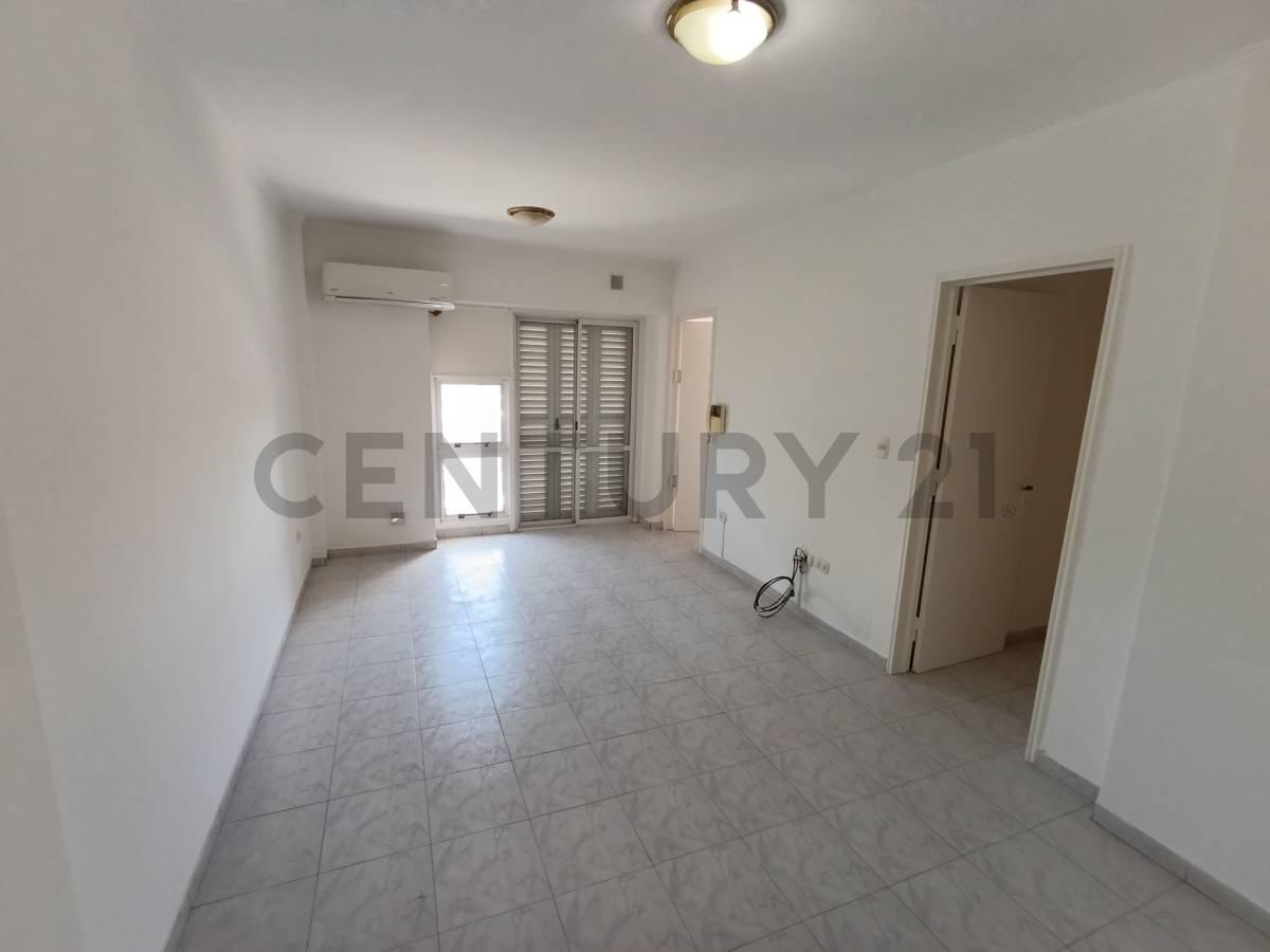 SE VENDE DEPARTAMENTO CÉNTRICO DOS DORMITORIOS CON COCHERA EN RAFAELA — foto 1
