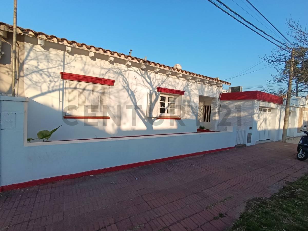SE VENDE CASA DE TRES DORMITORIOS Y TODOS LOS SERVICIOS EN RAFAELA — foto 1