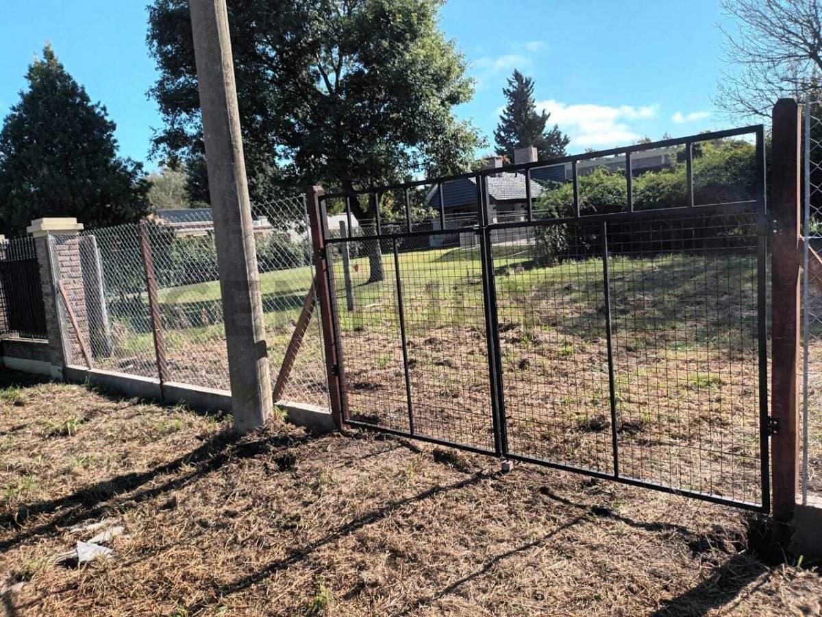 Venta de Lote en esquina sobre Av. 1° de Marzo, B° Los Alamos del Aero Club — foto 1