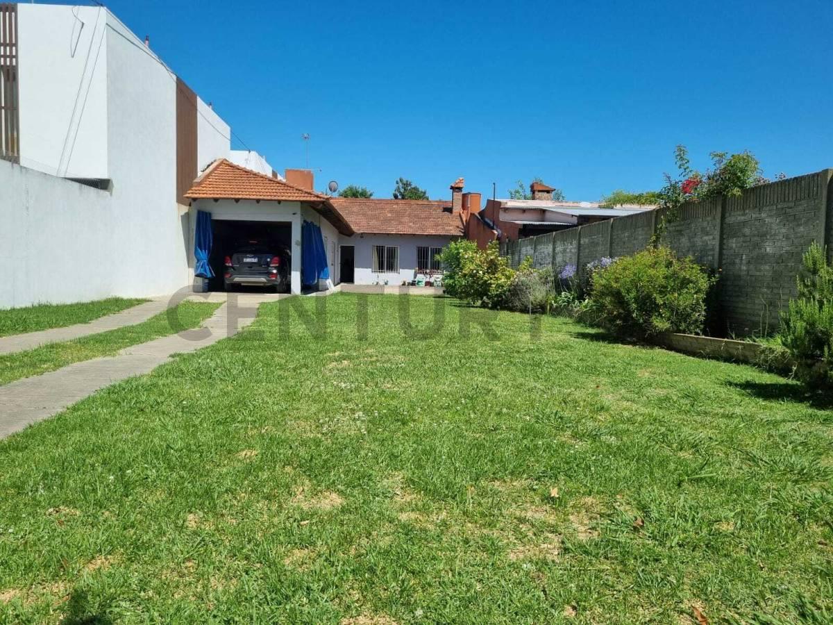 Casa de 1 dormitorio y parque amplio en City Bell — foto 1