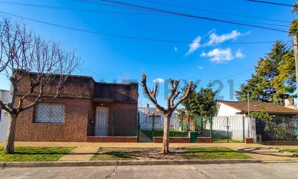 Casa tres ambientes en venta en Berazategui — foto 1