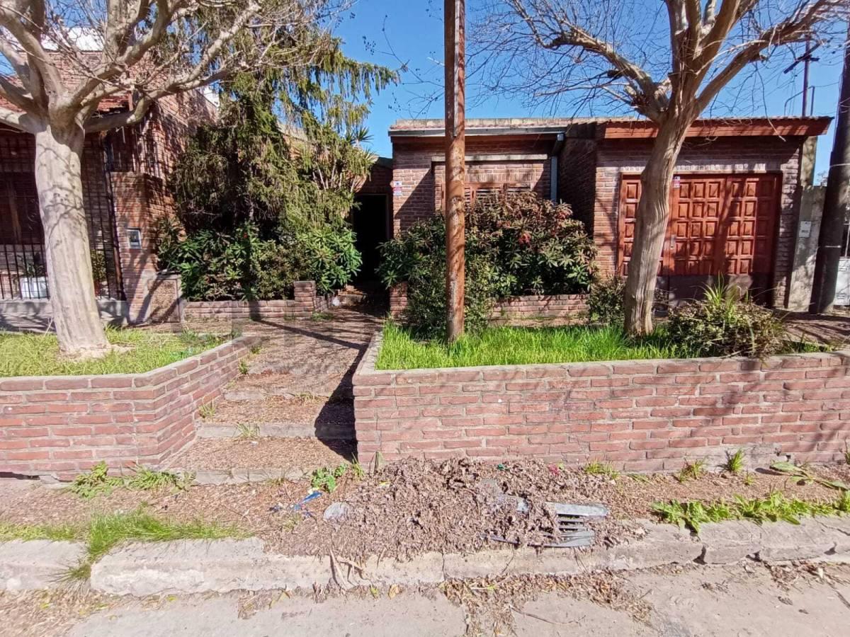 SE VENDE CASA EN BARRIO JARDIN, LA PLATA — foto 1